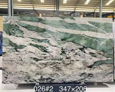 Изумрудено зелена кварцитна плоча